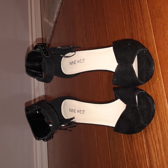 Black Strapped Heals - Picture 2 of 3